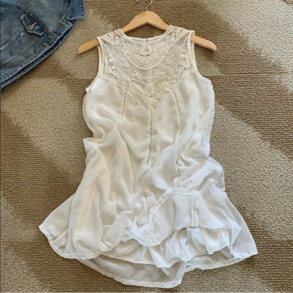 Women's Top White Sleeveless Boho Crochet Lace Chiffon Tunic - Picture 2 of 4